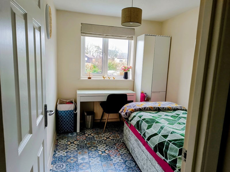 Room Priors Way in Holyport