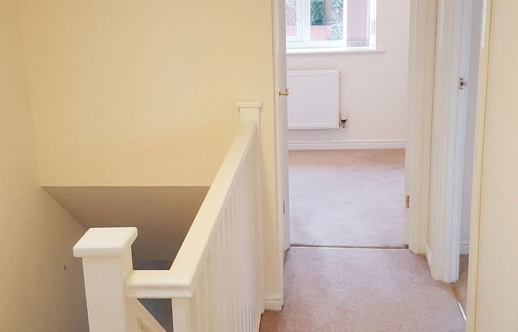 House Gull Hollow in Bridgend