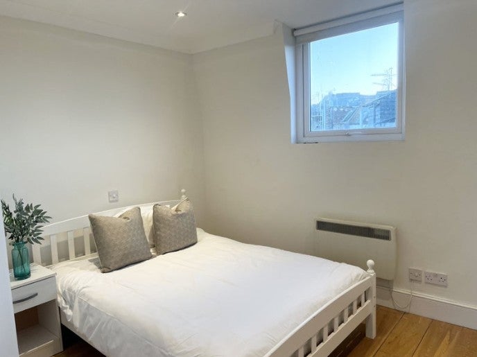 Flat St. Peter's Street in Greater London