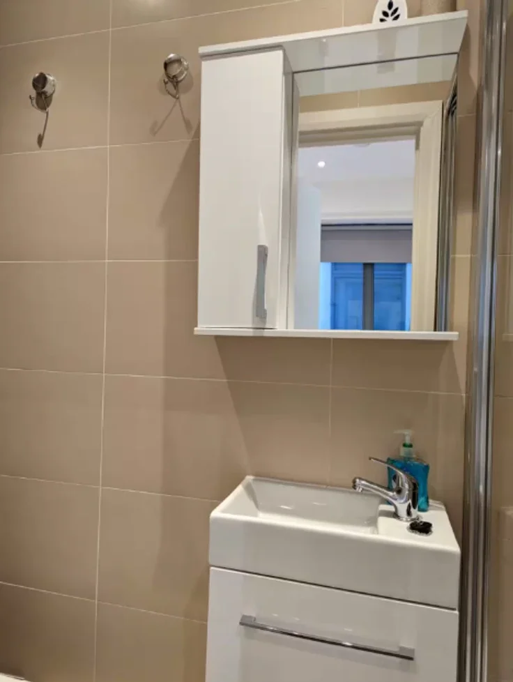 Room Curtain Road in Greater London