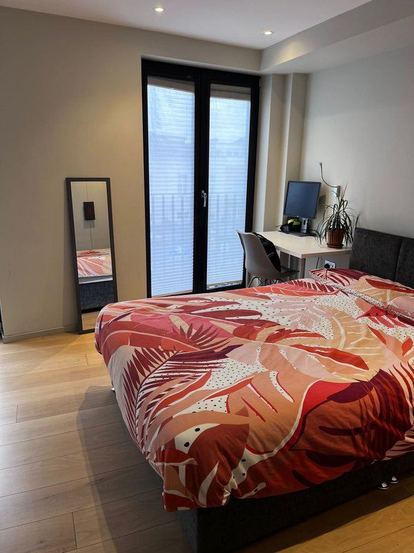 Room Seven Sisters Road in Greater London