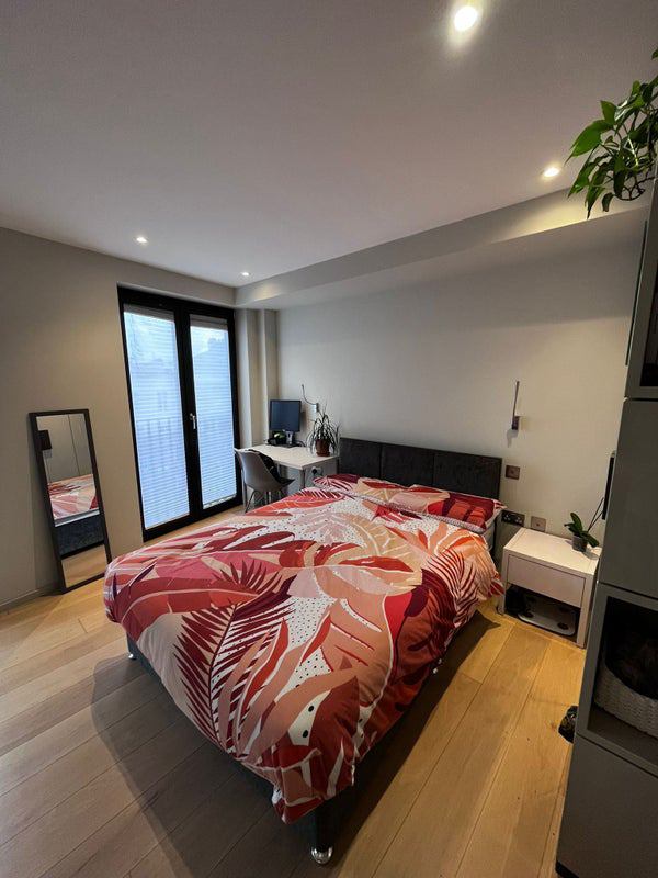 Room Seven Sisters Road in Greater London