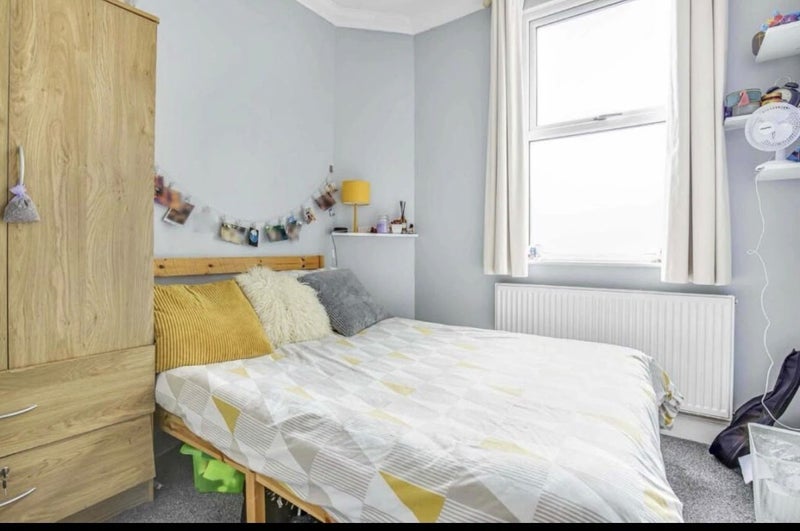 Room Sydney Road in Greater London