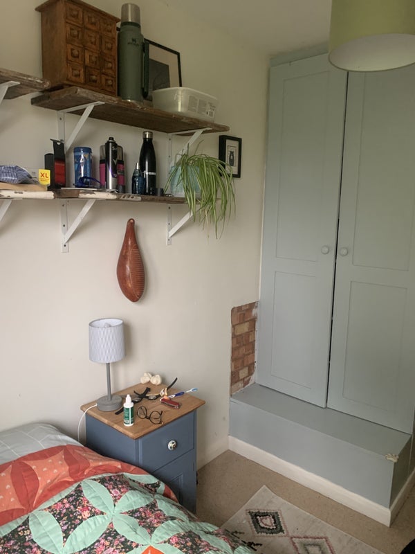 Room Penfield Road in Bristol