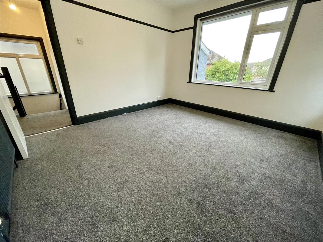 Flat Barnes Crescent in Bournemouth