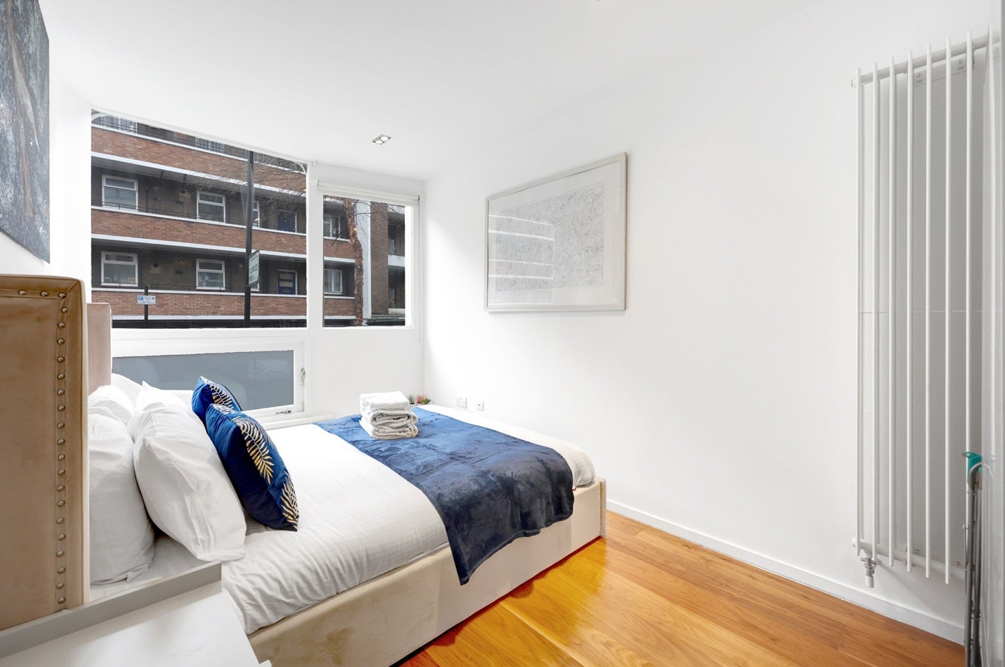 Flat Bevenden Street in Greater London