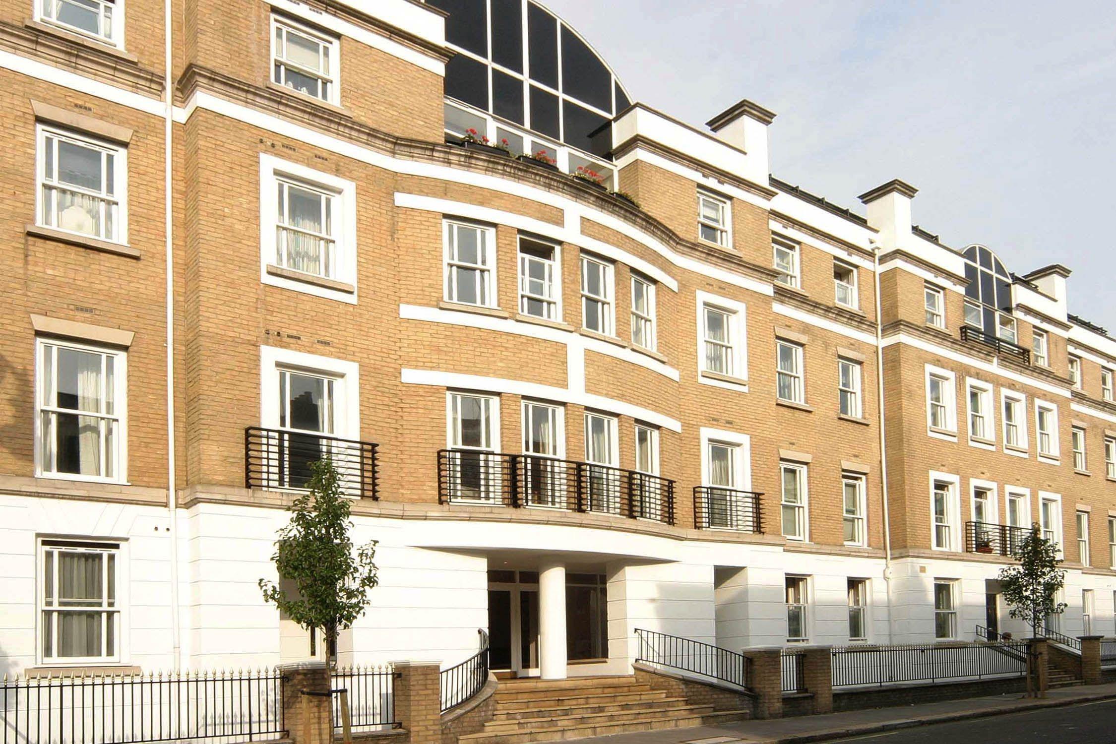 Flat Eccleston Bridge in City of Westminster