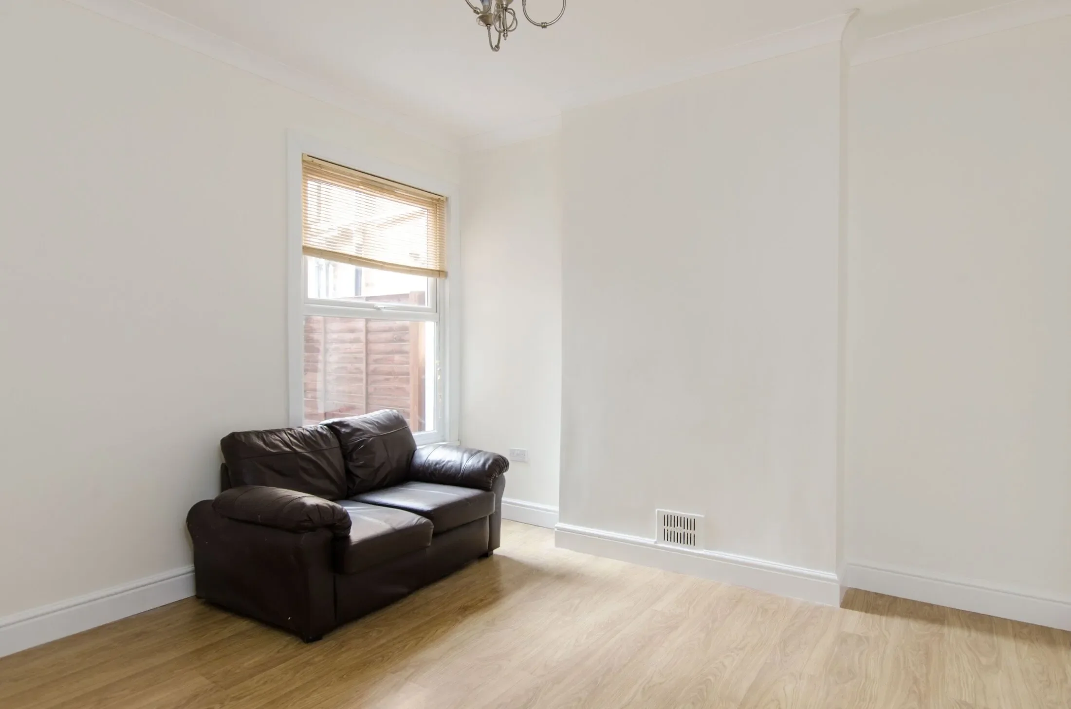 Flat Bickley Street in Greater London