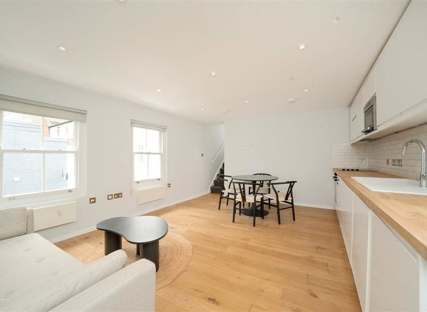 Flat Ellsworth Street in Greater London