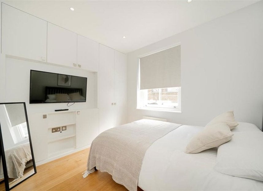 Flat Ellsworth Street in Greater London