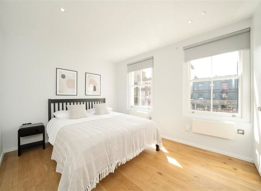Flat Ellsworth Street in Greater London