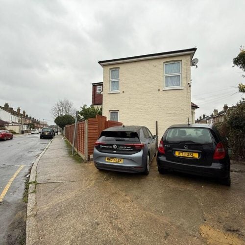 Flat Chapel Road in Greater London
