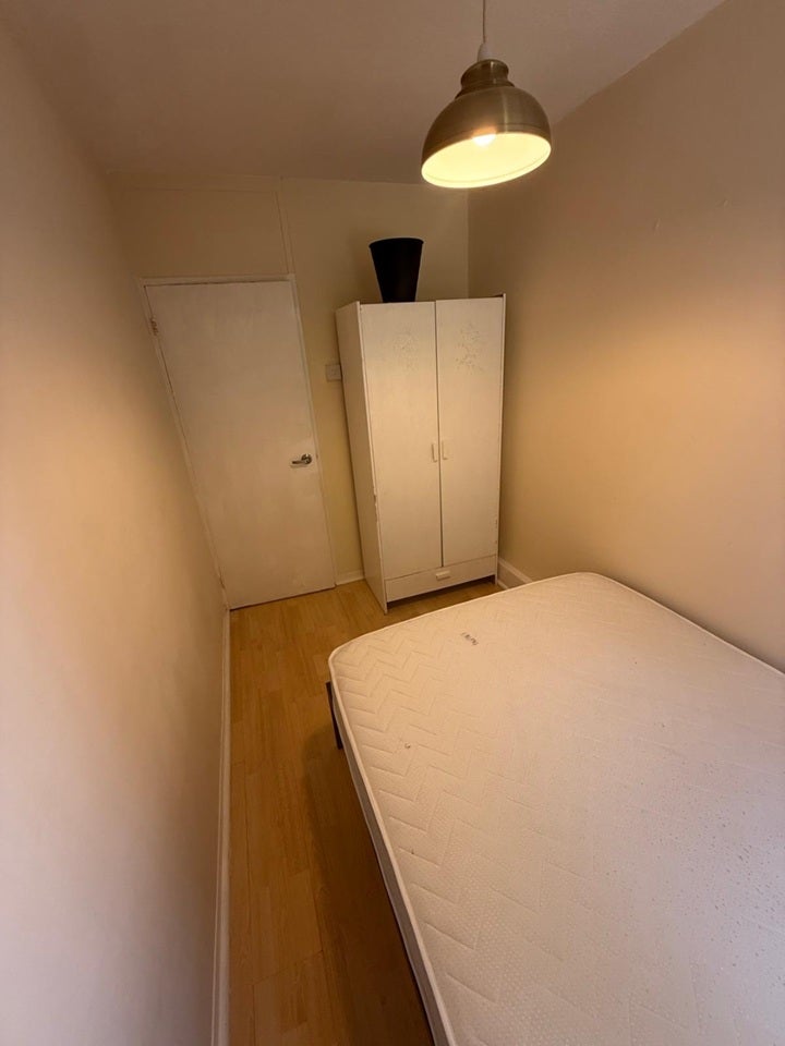 Room Winterfold Close in Greater London
