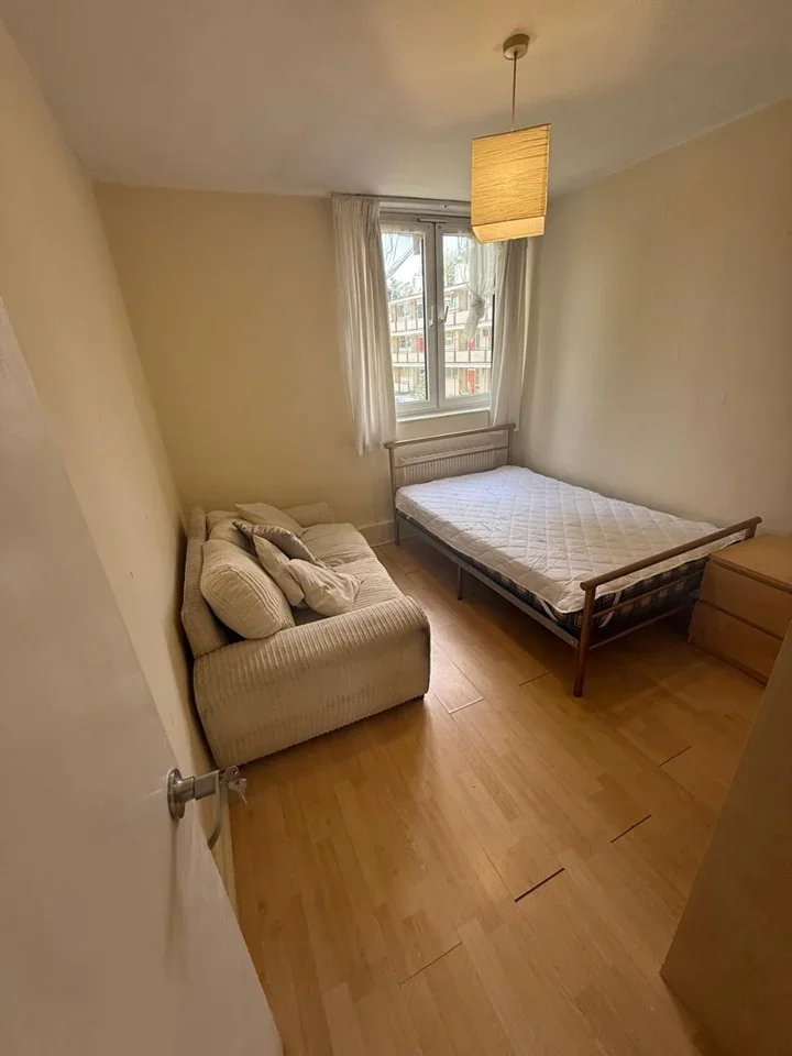 Room Winterfold Close in Greater London