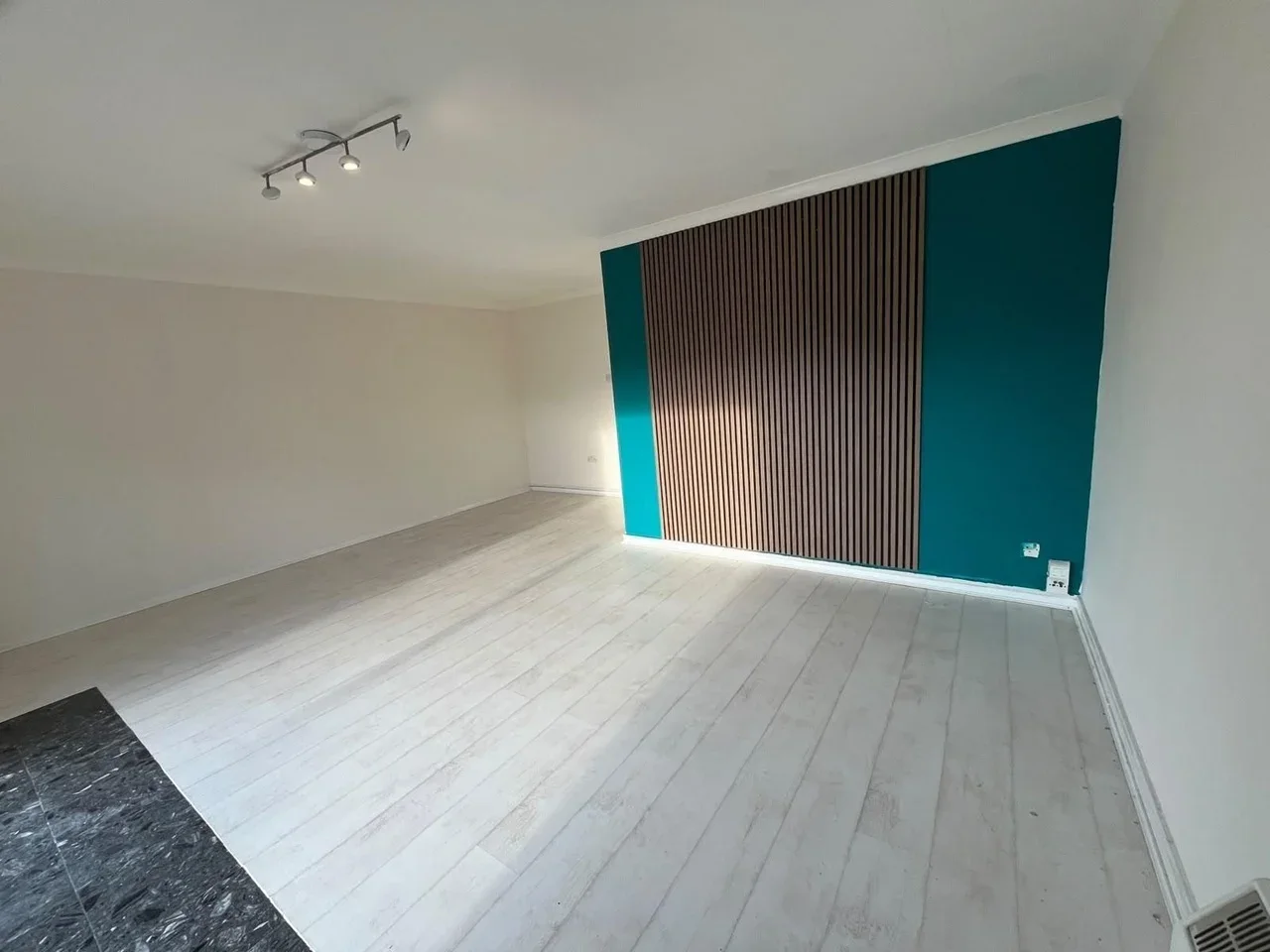 Flat Thames Side in Borough of Spelthorne