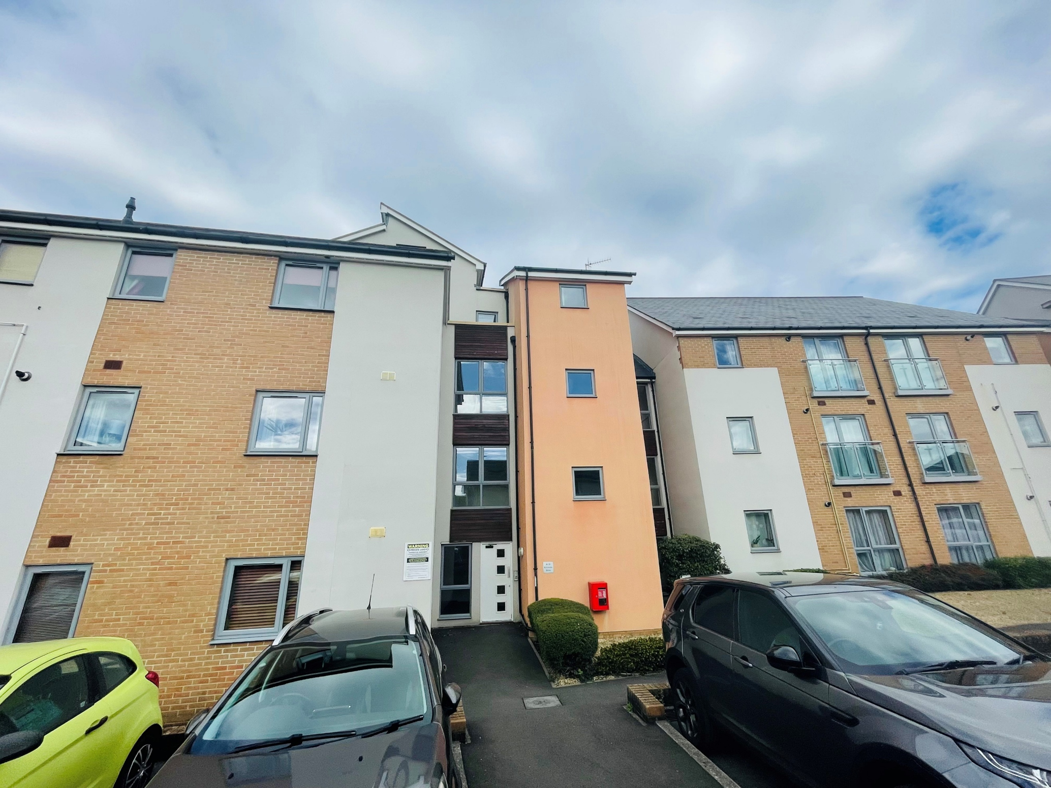 Flat Kittiwake Drive in Bristol