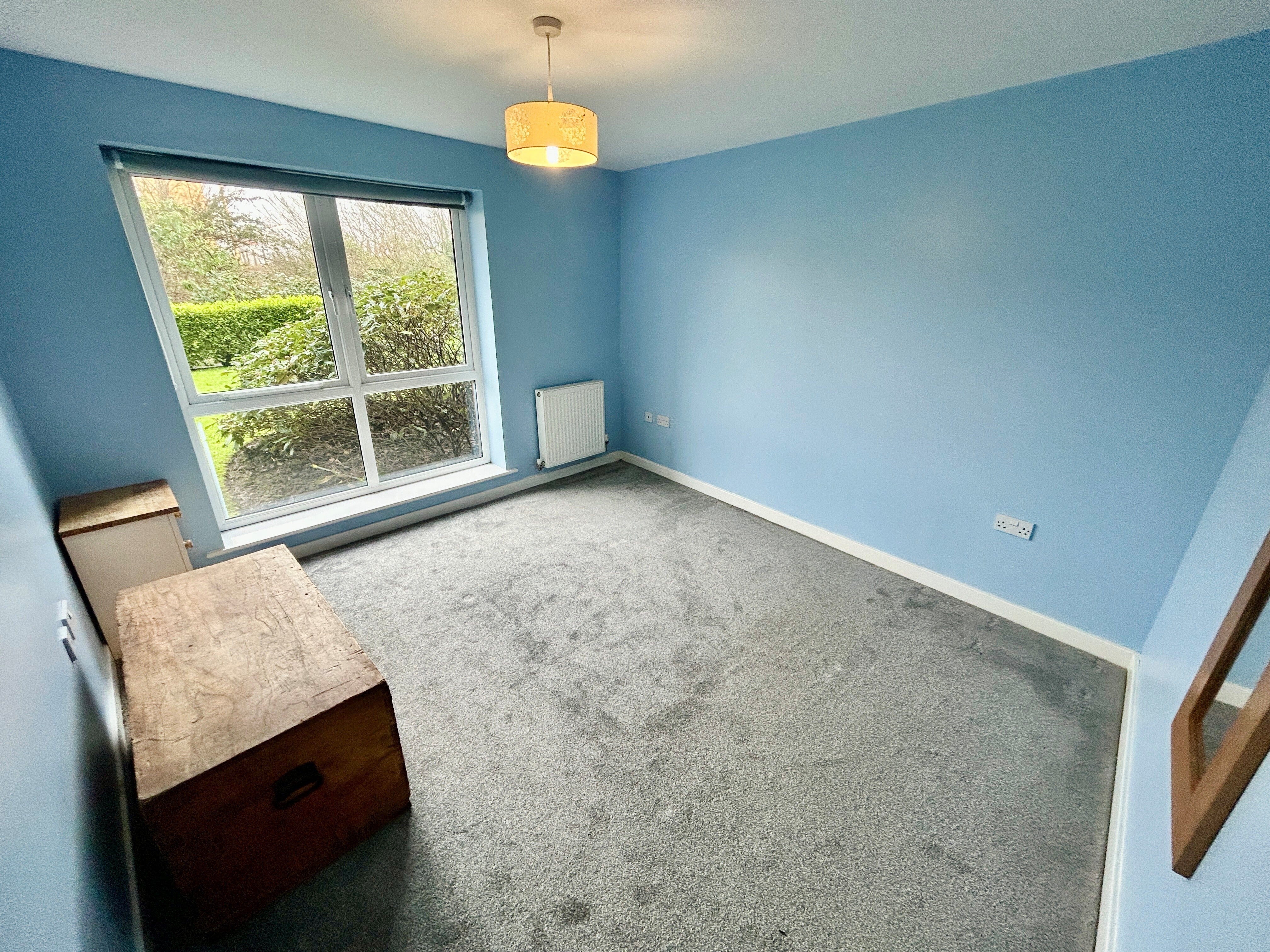 Flat Kittiwake Drive in Bristol