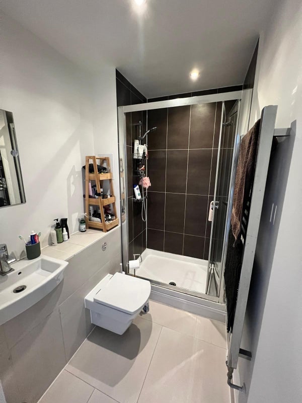 Room Whiston Road in Greater London