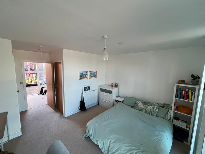 Room Whiston Road in Greater London