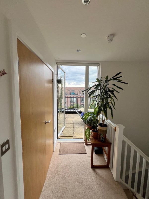 Room Whiston Road in Greater London
