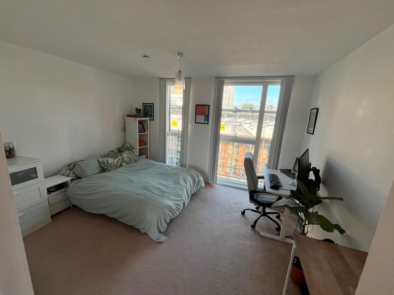 Room Whiston Road in Greater London