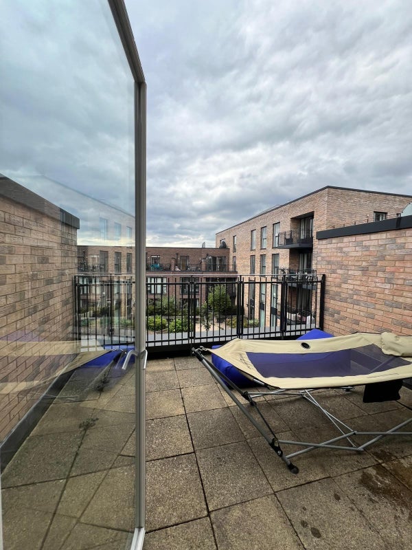 Room Whiston Road in Greater London