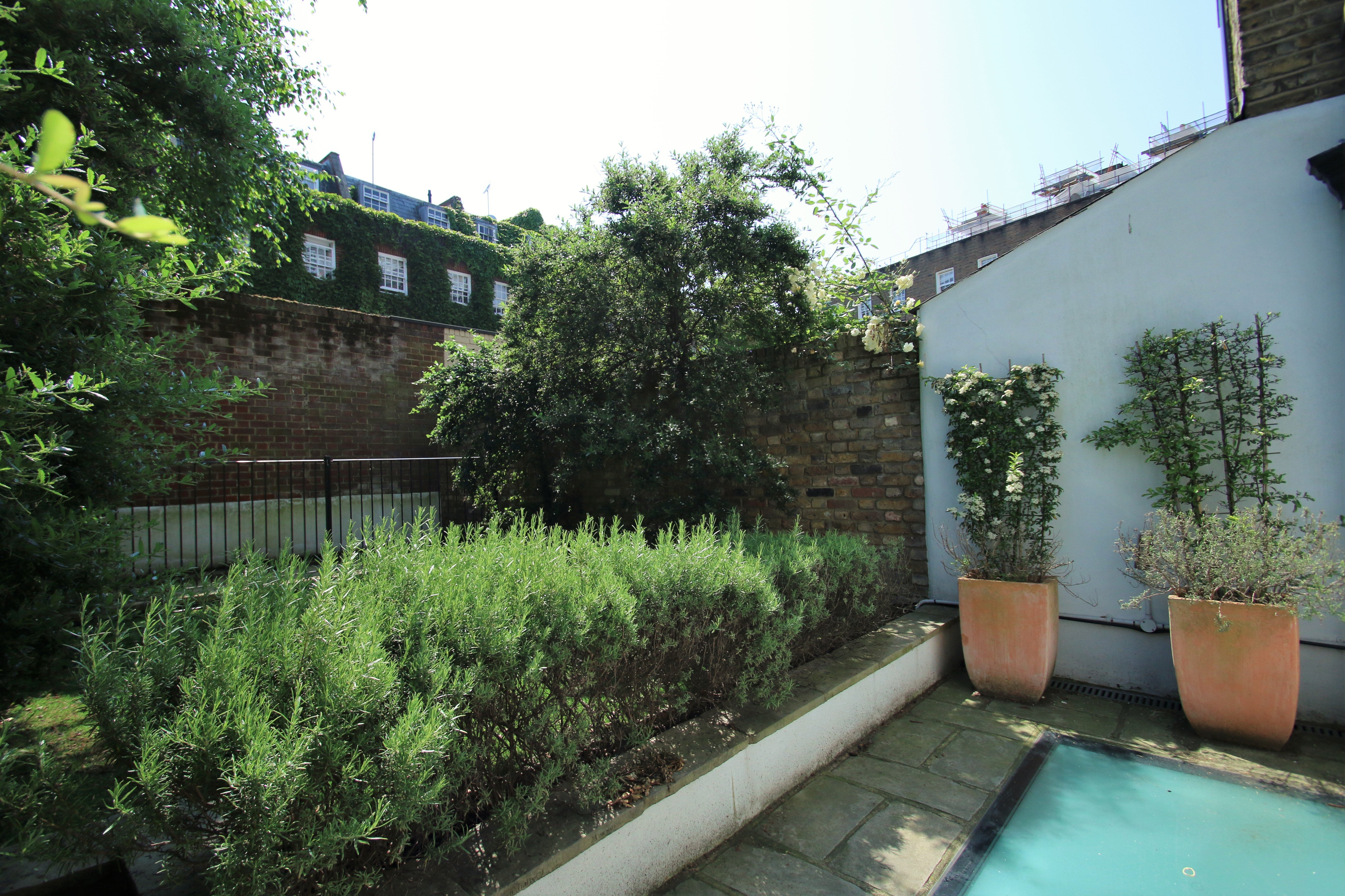 House Cliveden Place in City of Westminster
