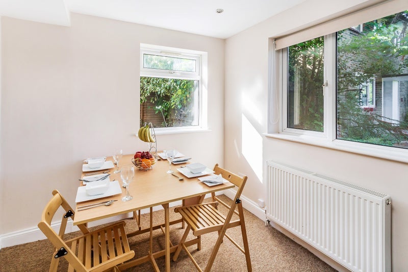 Room Spring Plat in Crawley