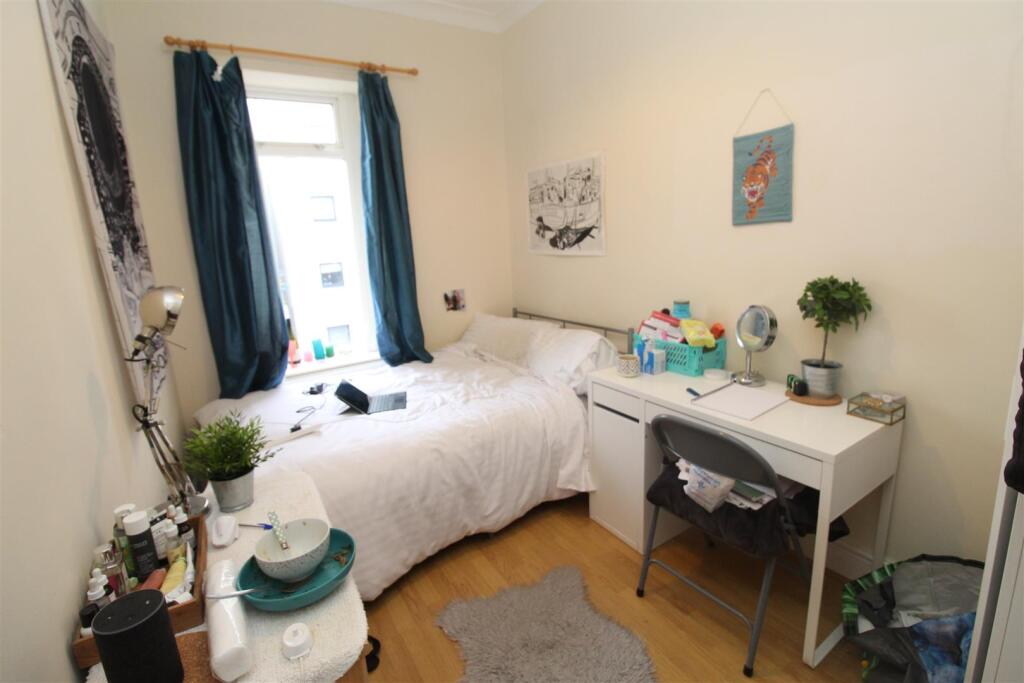 Flat Crwys Road in Cardiff
