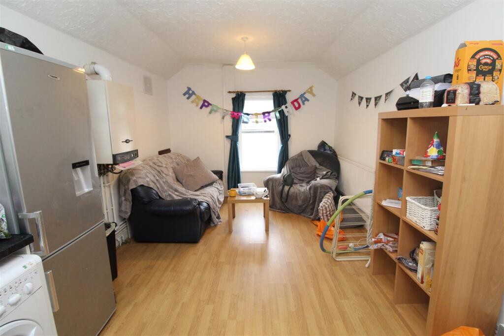 Flat Crwys Road in Cardiff