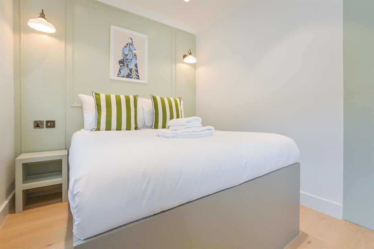 Flat Star Street in City of Westminster