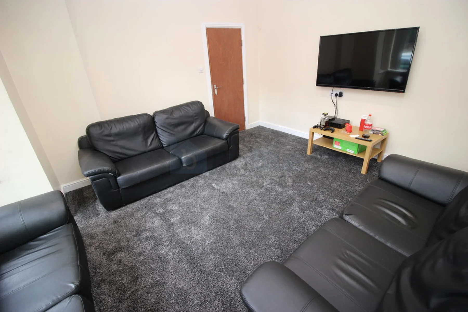 Room Cardigan Road in Leeds