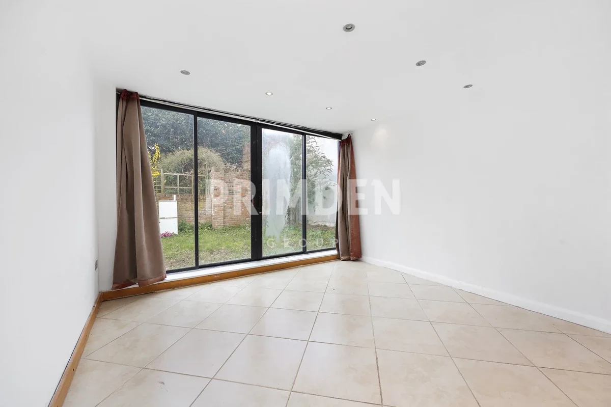 House Tavistock Terrace in Greater London