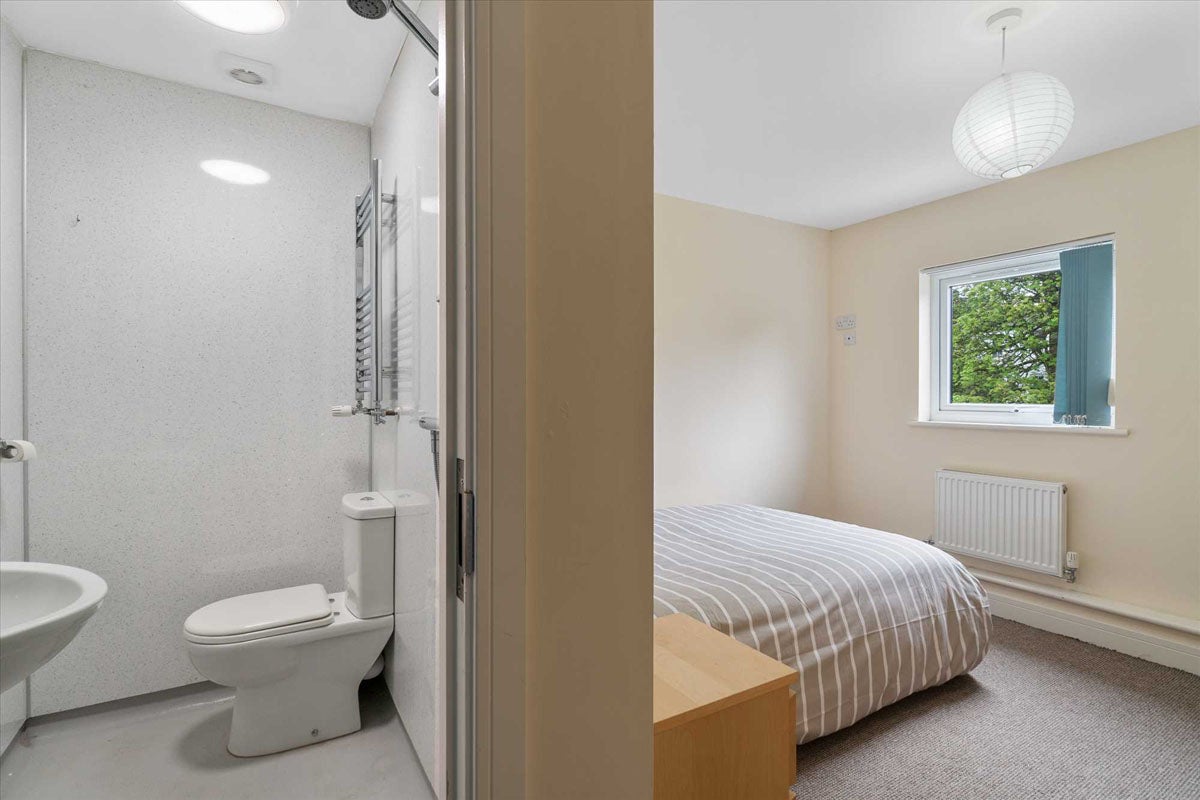 Flat Houndiscombe Road in Plymouth