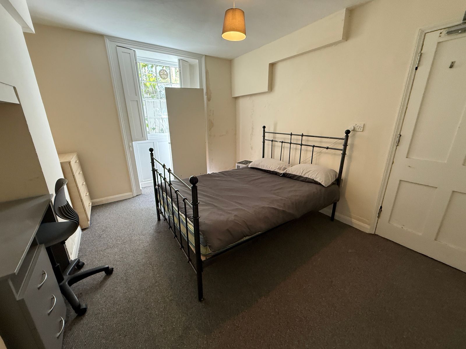 Room Pembroke Road in Bristol
