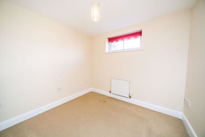 Flat Academia Way in Greater London