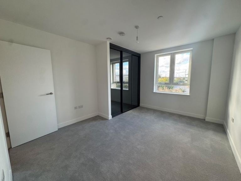 Room Chequers Lane in Greater London