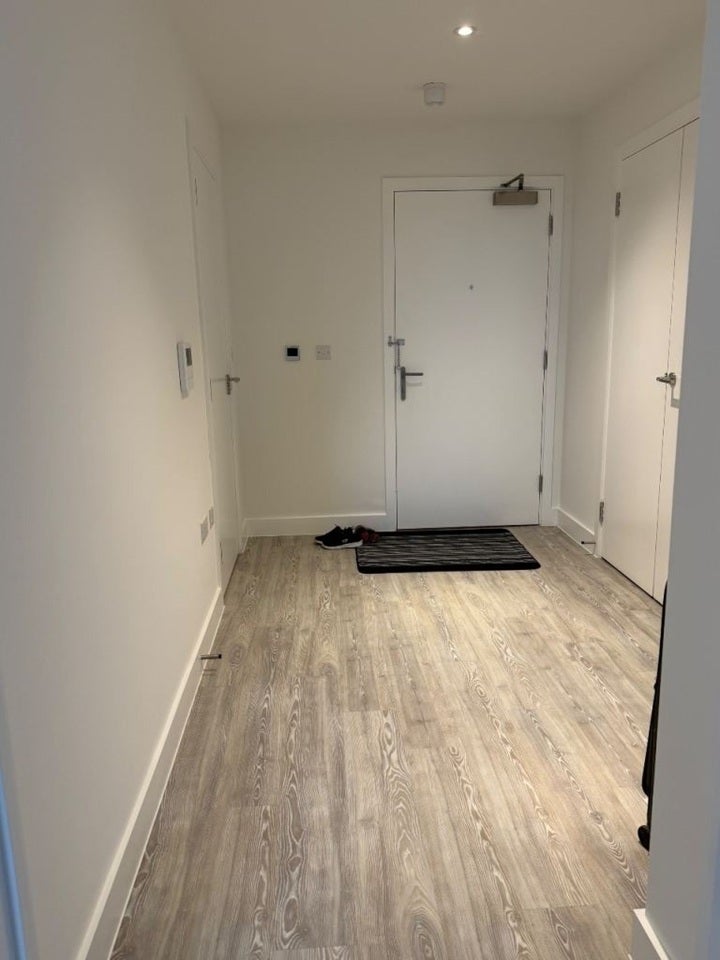 Room Chequers Lane in Greater London