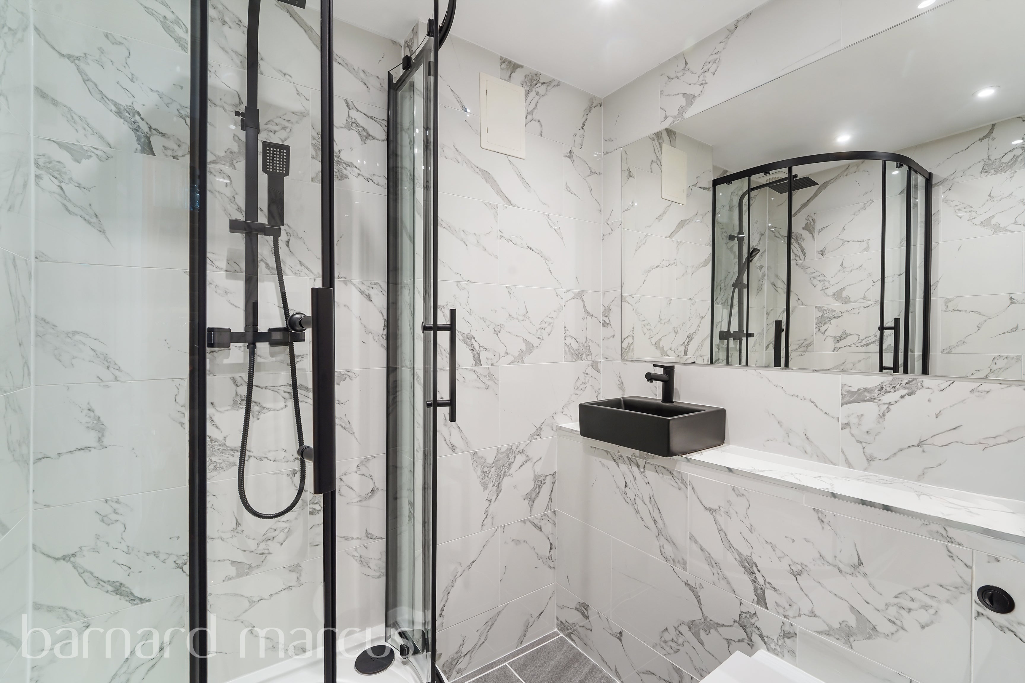 Flat Sawkins Close in Greater London