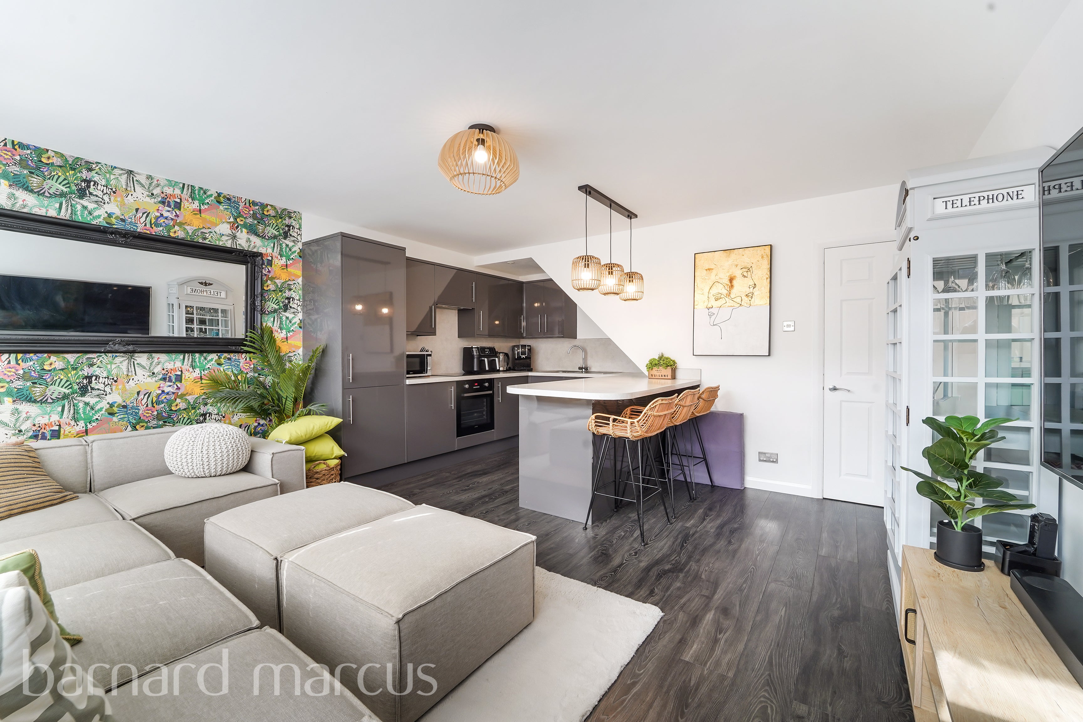 Flat Sawkins Close in Greater London