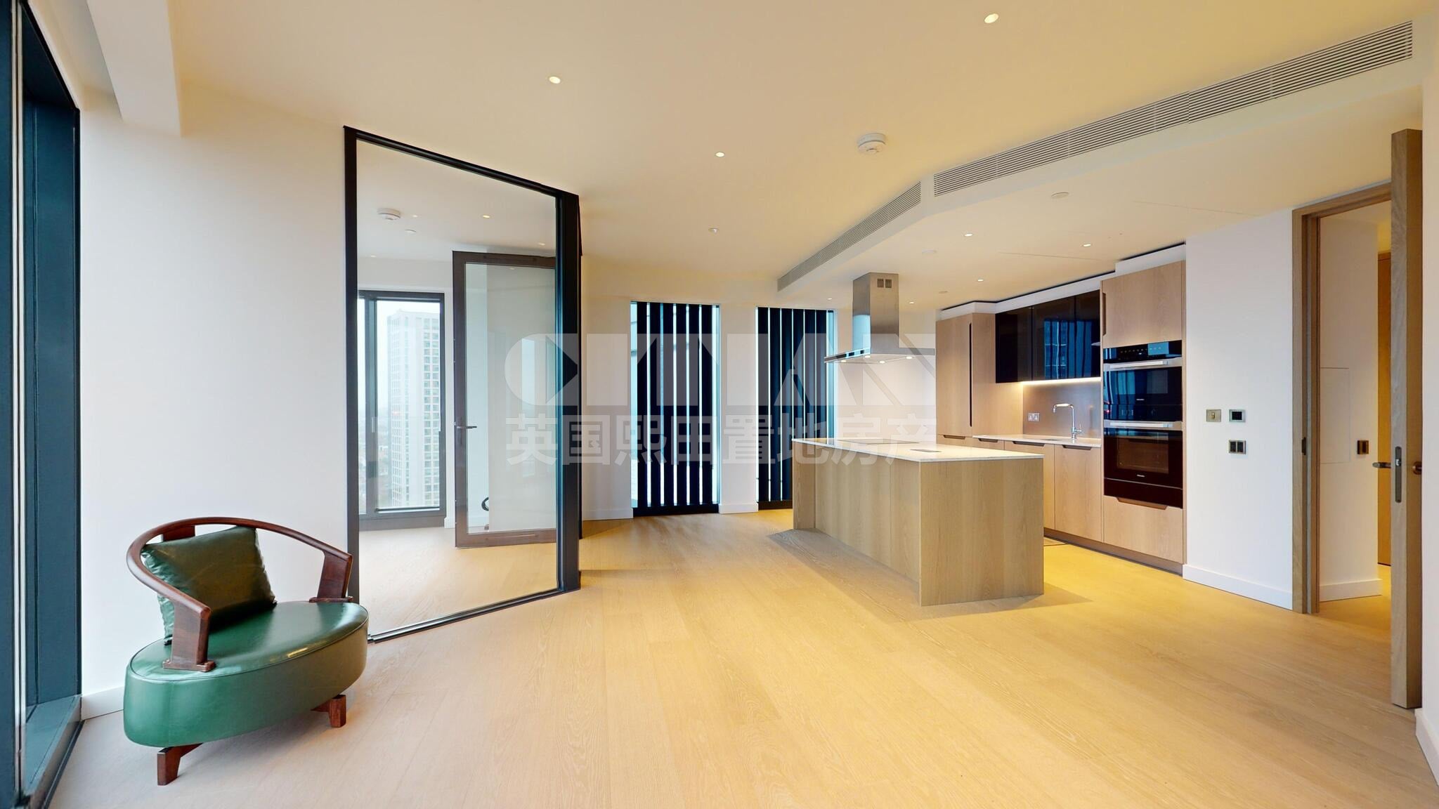 Flat Nine Elms Lane in Greater London