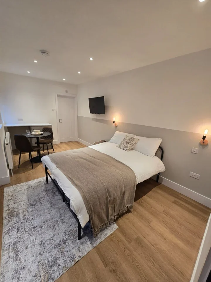Room Picardy Road in Greater London