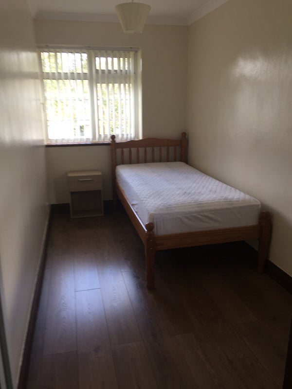 Room Coltash Road in Crawley