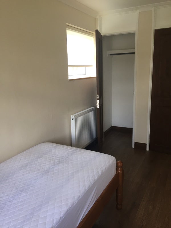 Room Coltash Road in Crawley