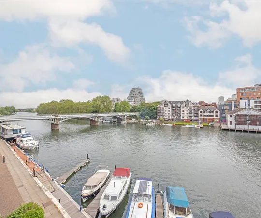 Flat Becketts Place in Greater London