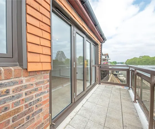 Flat Becketts Place in Greater London
