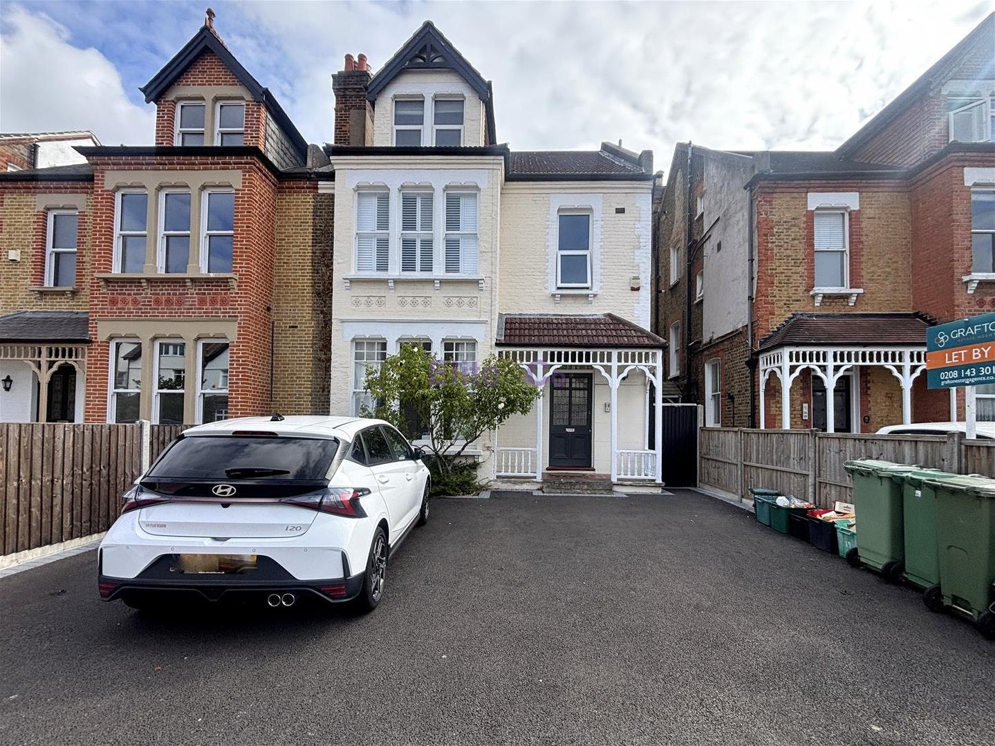 Flat Queens Road in Greater London