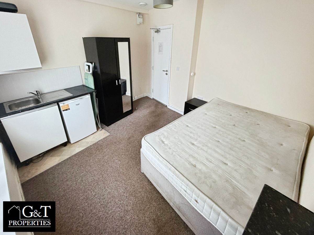 Room Green Lane in Halesowen