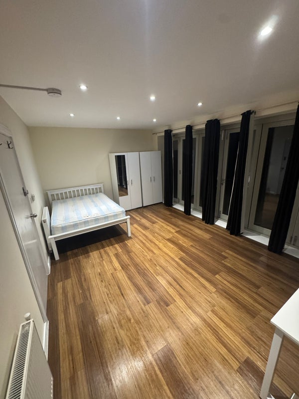 Room Rosenberg Road in Greater London