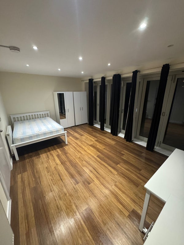 Room Rosenberg Road in Greater London